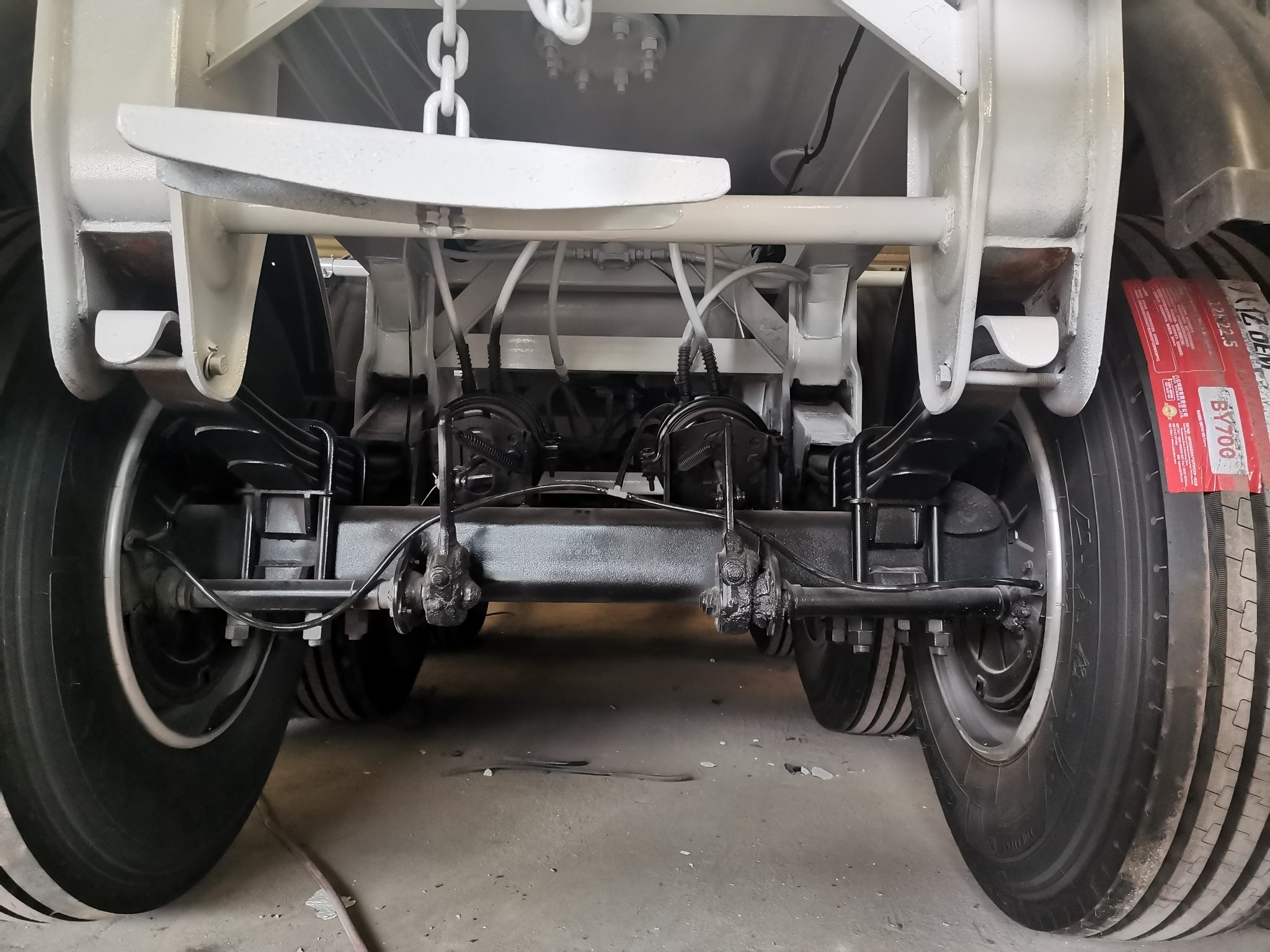 Heavy-duty LPG transport trailer with 53.2m³ high-capacity tank, triple-axle stability, and compliance with international safety standards (ADR/DOT). Ideal for efficient propane and liquefied gas logistics.