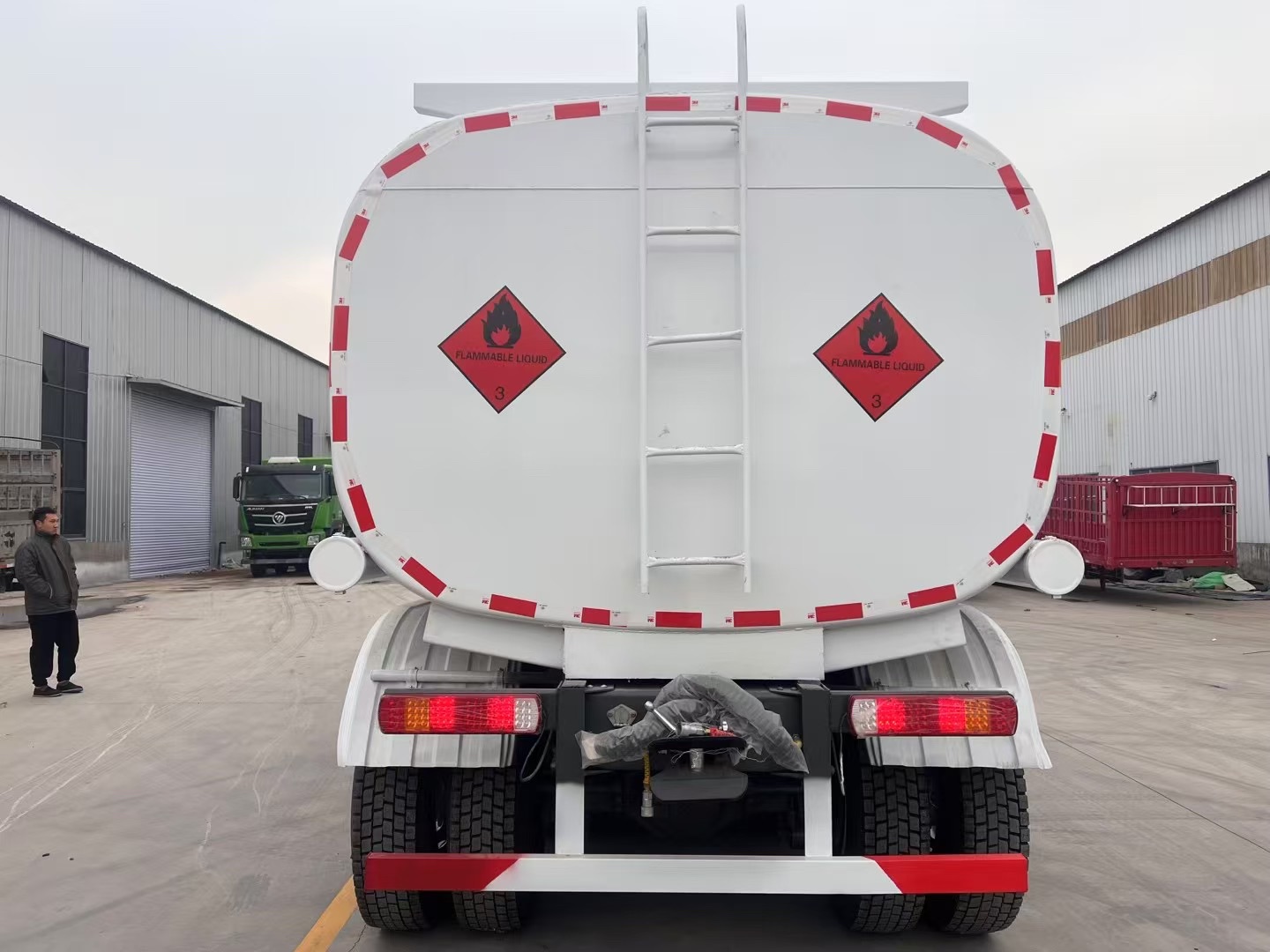 Upper Installation of HOWO NX Oil Tanker